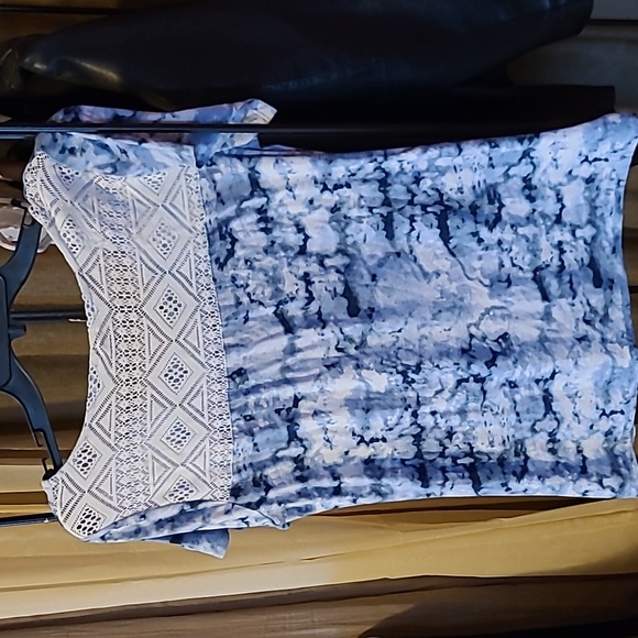 Kristen Nicole blue and white women's top with lace L - Picture 2 of 3